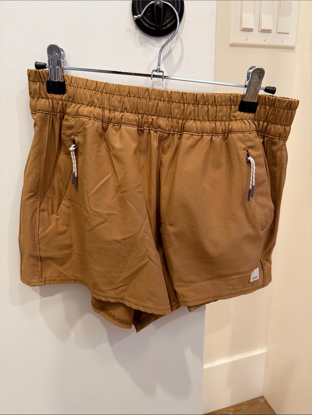 Women's Vuori Dash Shorts, XS- Brown